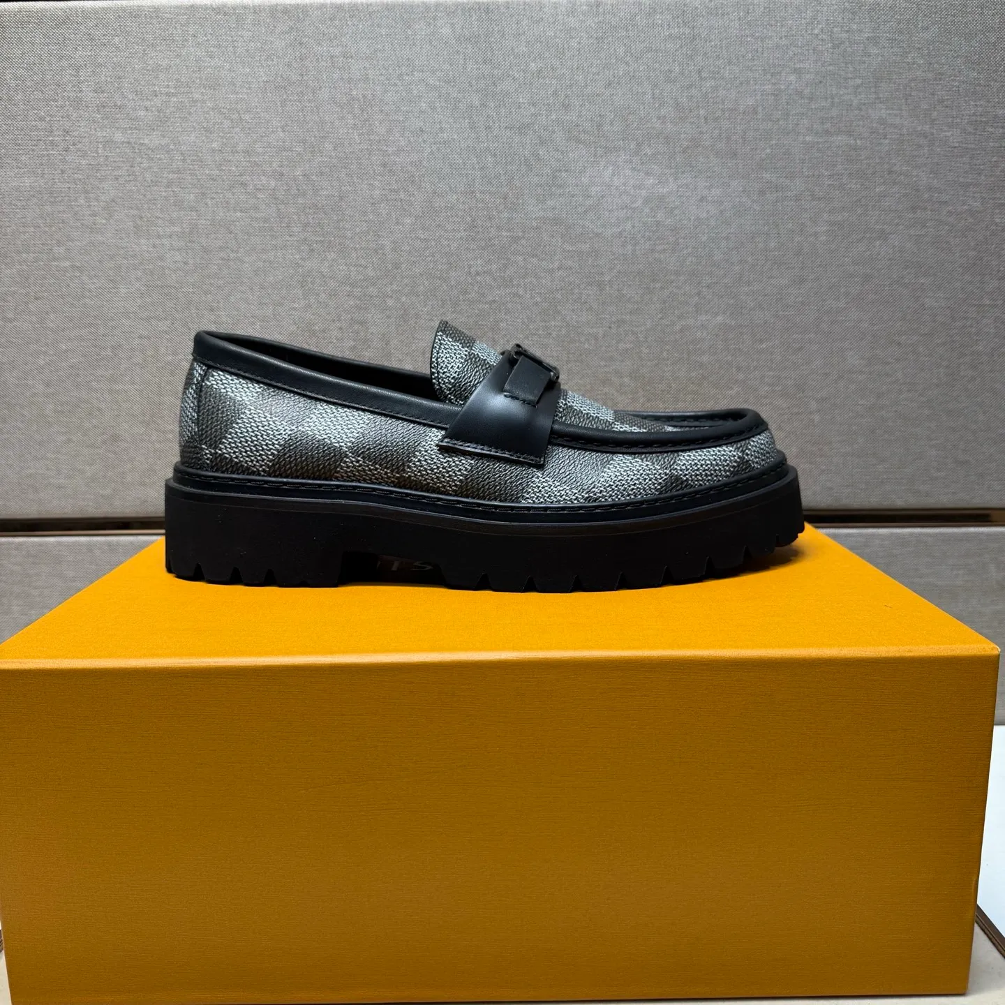 Men's men's shoes 💰pp620【Lv～】Men's casual leather shoes 2025z cabinet sales simultaneously 🔶Size: 39-44 #️⃣ 🔷3 colors🔜The upper is made of cowhide stitching ➕Cowhide lining, comfortable and breathable, sole: original comfortable and wear-resistant outsole, ⚠️real thing📱photographed🎬real thing is better📢📢📢